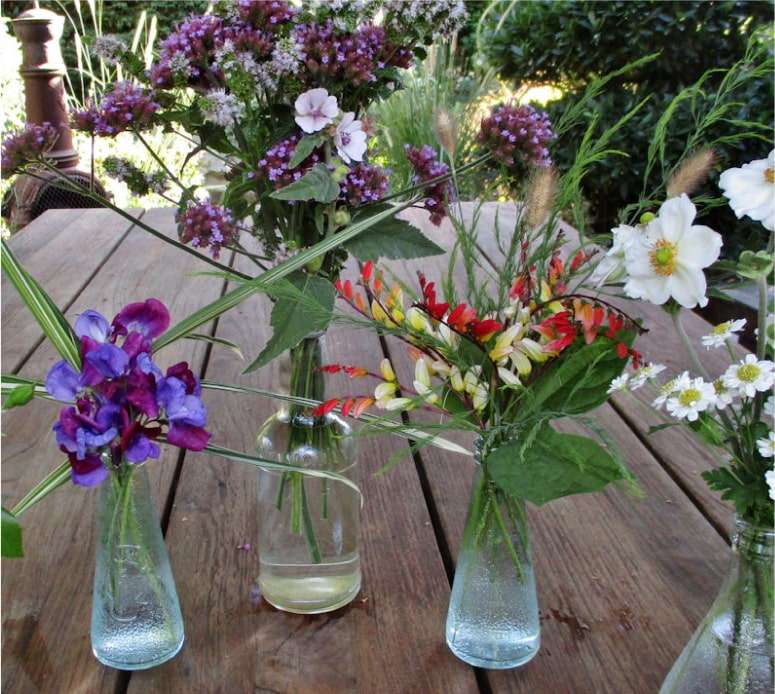 The Best Vases to Spruce Up Your Interiors